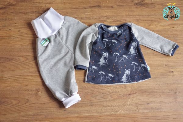 Baby-Hemdchen Pferde auf dunkelblau Gr. 68-74