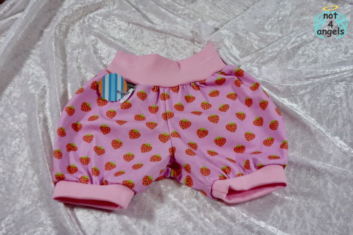 kurze Hose Erdbeeren auf rosa-pink Gr. 74-80