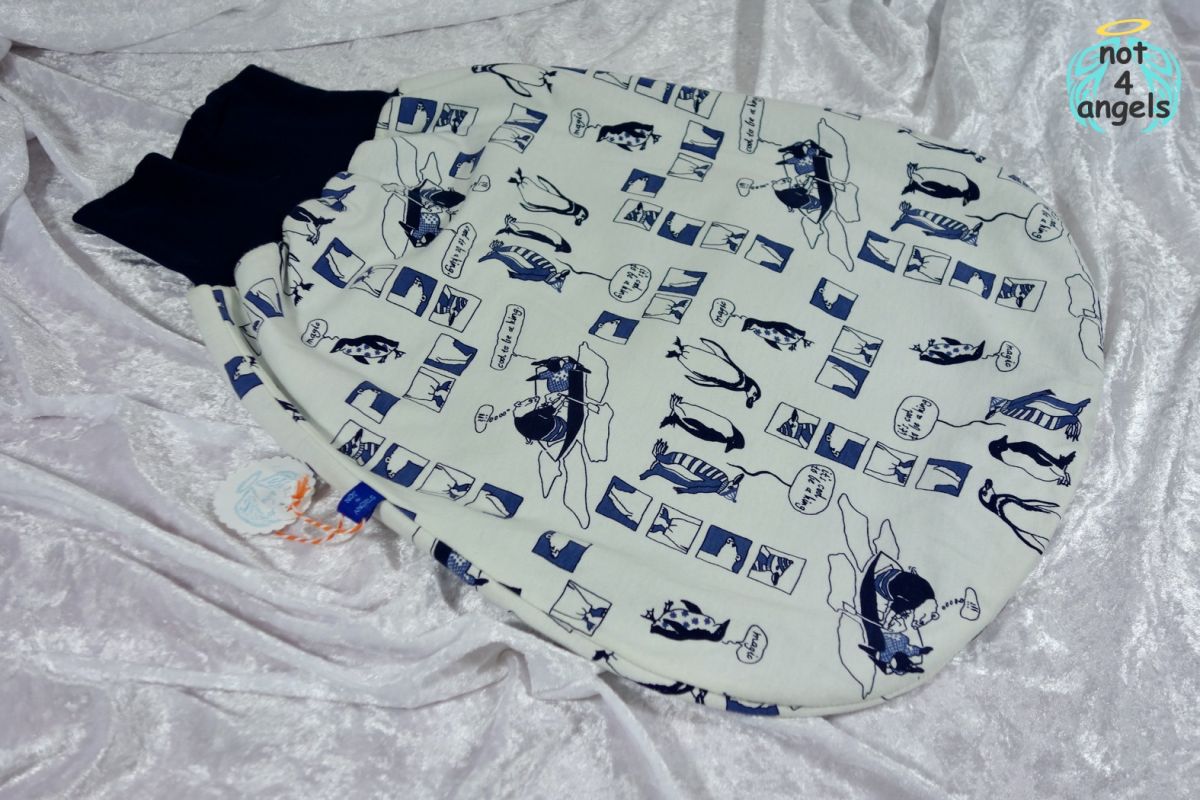 Strampelsack Pinguine blau auf ecru