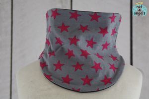 Halssocke 54-58 Sterne pink auf grau